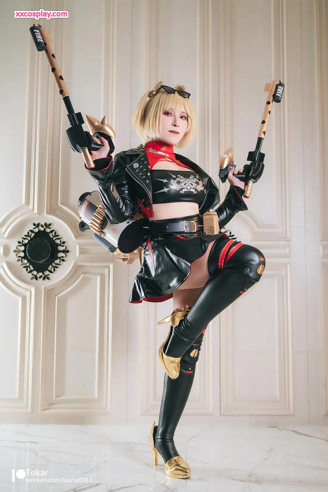 浵卡Tokar 化身Burnice：诱人乳胶Cosplay